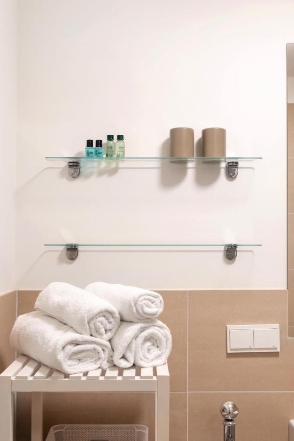 Quiet And Cozy Apartment Next To Mariahilfer Strasse And Naschmarkt With Ac, Minimum 30 Nights Wien Exteriör bild