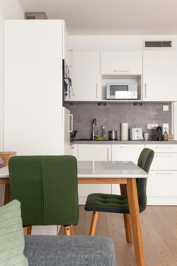 Quiet And Cozy Apartment Next To Mariahilfer Strasse And Naschmarkt With Ac, Minimum 30 Nights Wien Exteriör bild