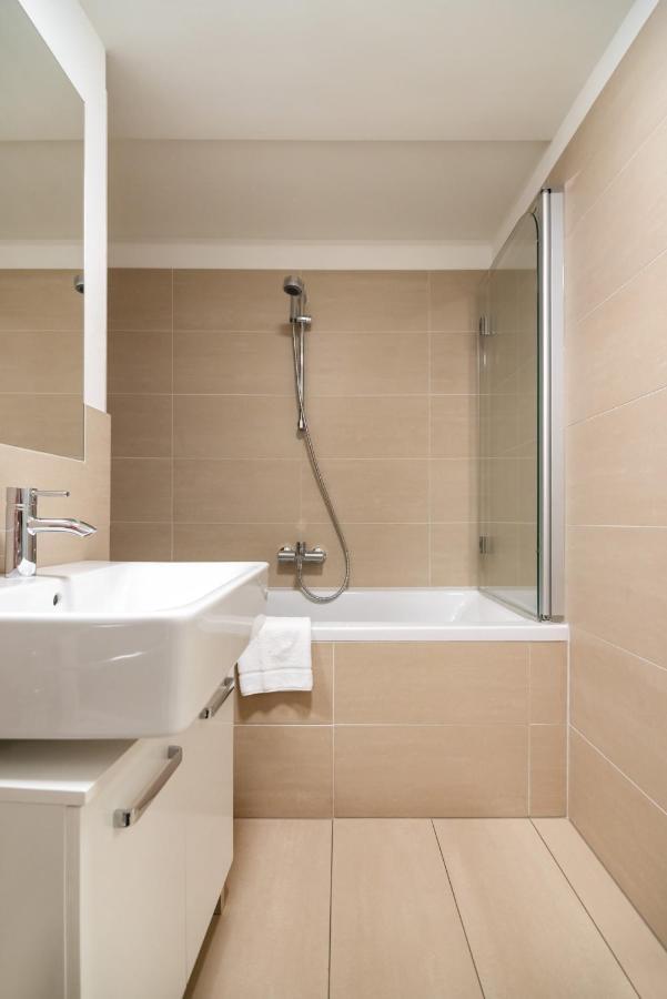 Quiet And Cozy Apartment Next To Mariahilfer Strasse And Naschmarkt With Ac, Minimum 30 Nights Wien Exteriör bild