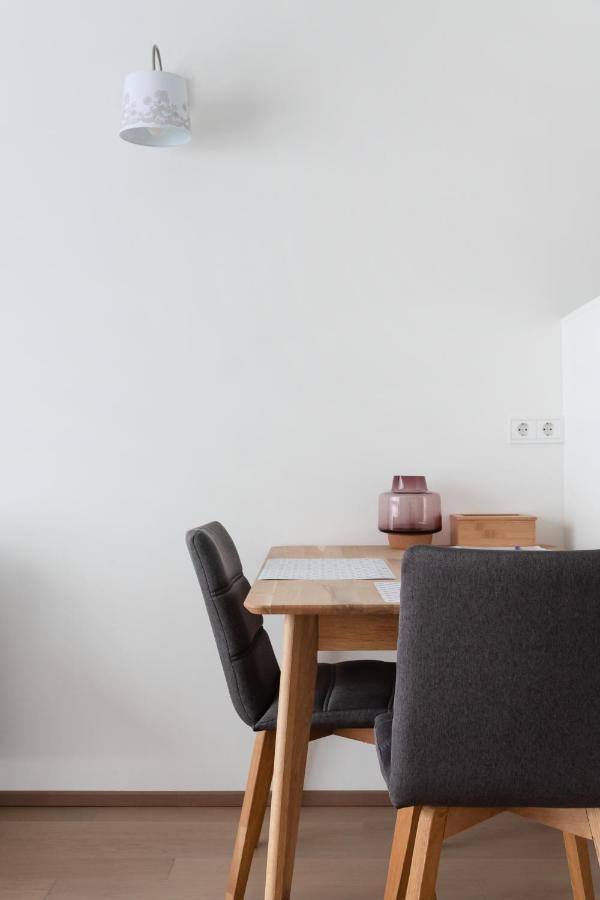 Quiet And Cozy Apartment Next To Mariahilfer Strasse And Naschmarkt With Ac, Minimum 30 Nights Wien Exteriör bild