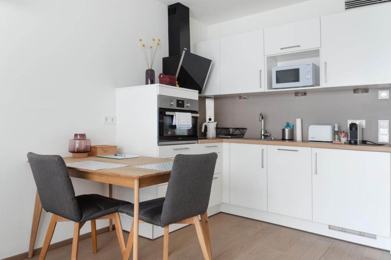 Quiet And Cozy Apartment Next To Mariahilfer Strasse And Naschmarkt With Ac, Minimum 30 Nights Wien Exteriör bild